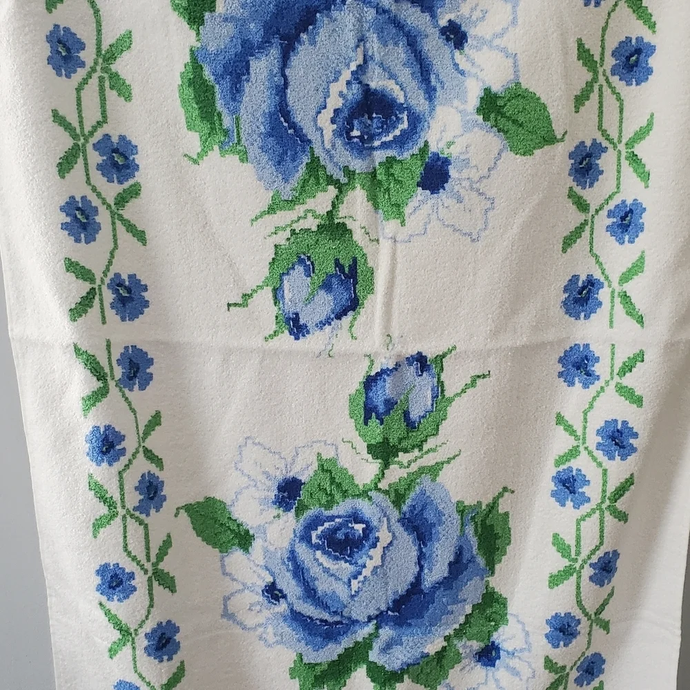 Vintage 1970's Cannon Floral Large Bath Towel New Old Stock Blue and White NWT